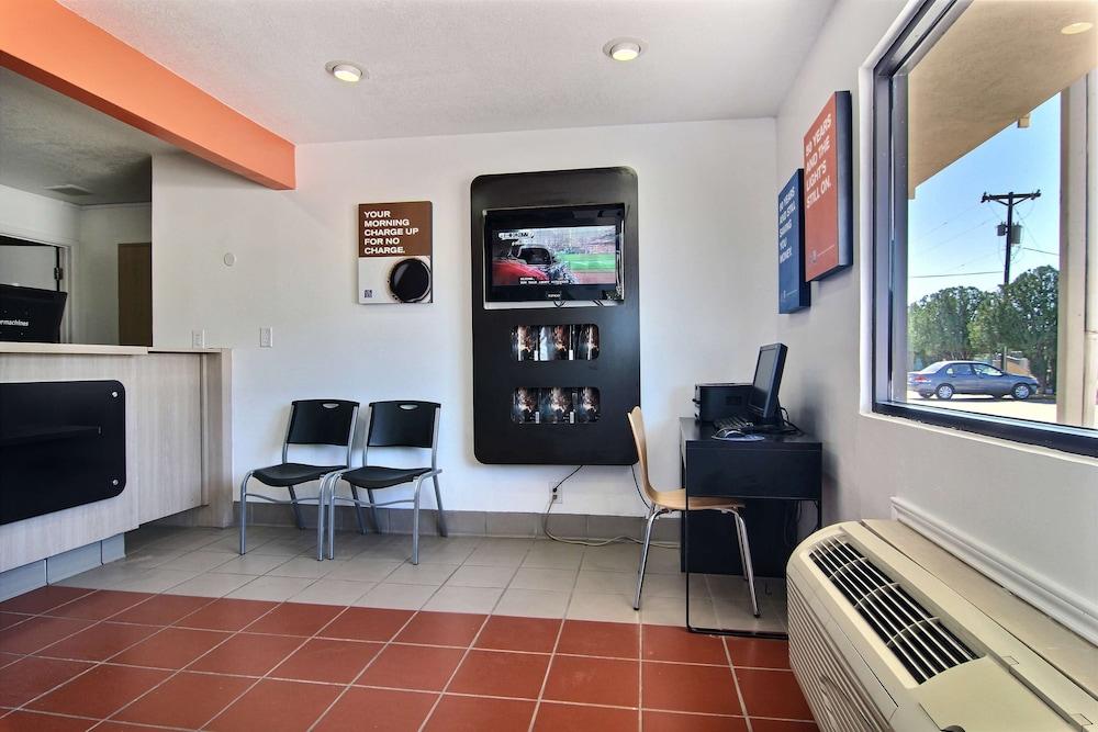 Motel 6 Carlsbad, NM