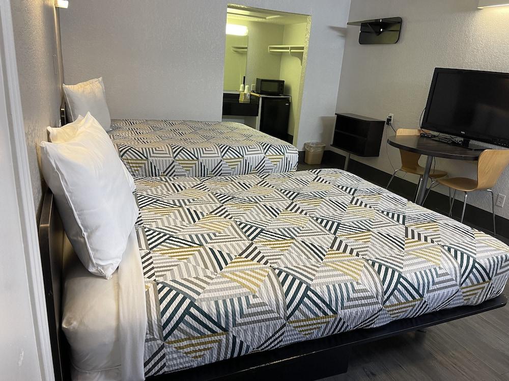 Motel 6 Sallisaw, OK