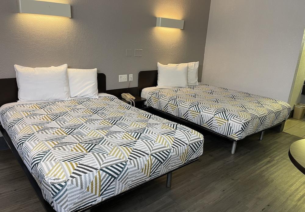 Motel 6 Sallisaw, OK