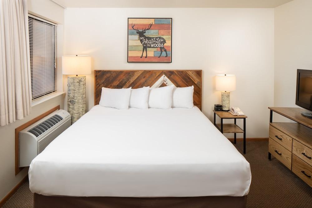 Timber Ridge Lodge and Waterpark