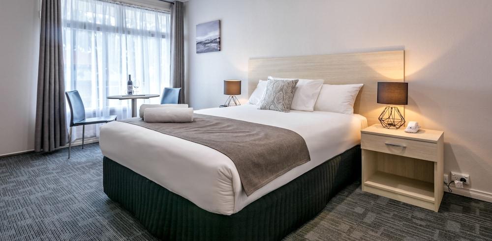 Mandala Ace Albany Hotel