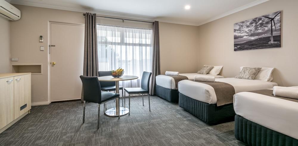 Mandala Ace Albany Hotel