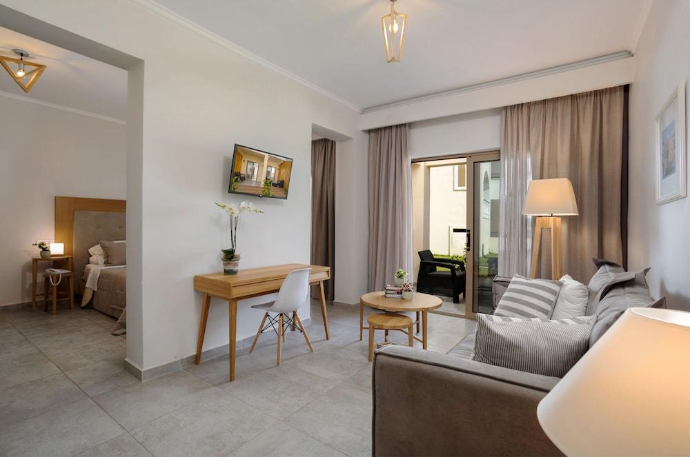 Venus Hotel & Suites