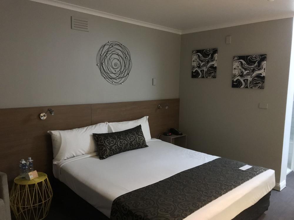 Nightcap at Burnie Townhouse