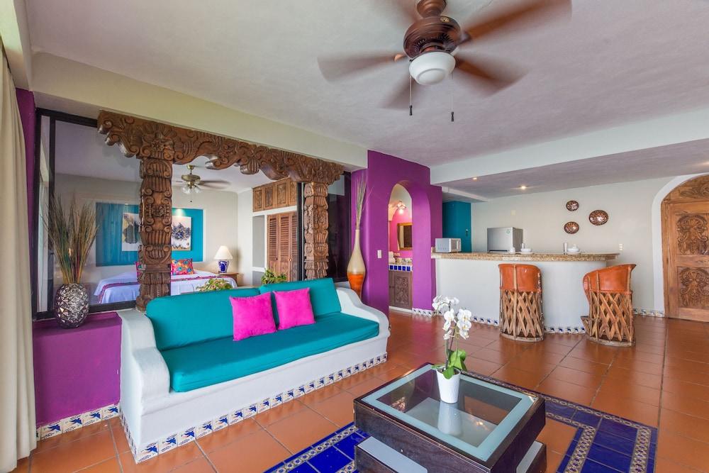 Mar Sereno Hotel & Suites