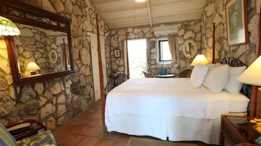 Fernandez Bay Village