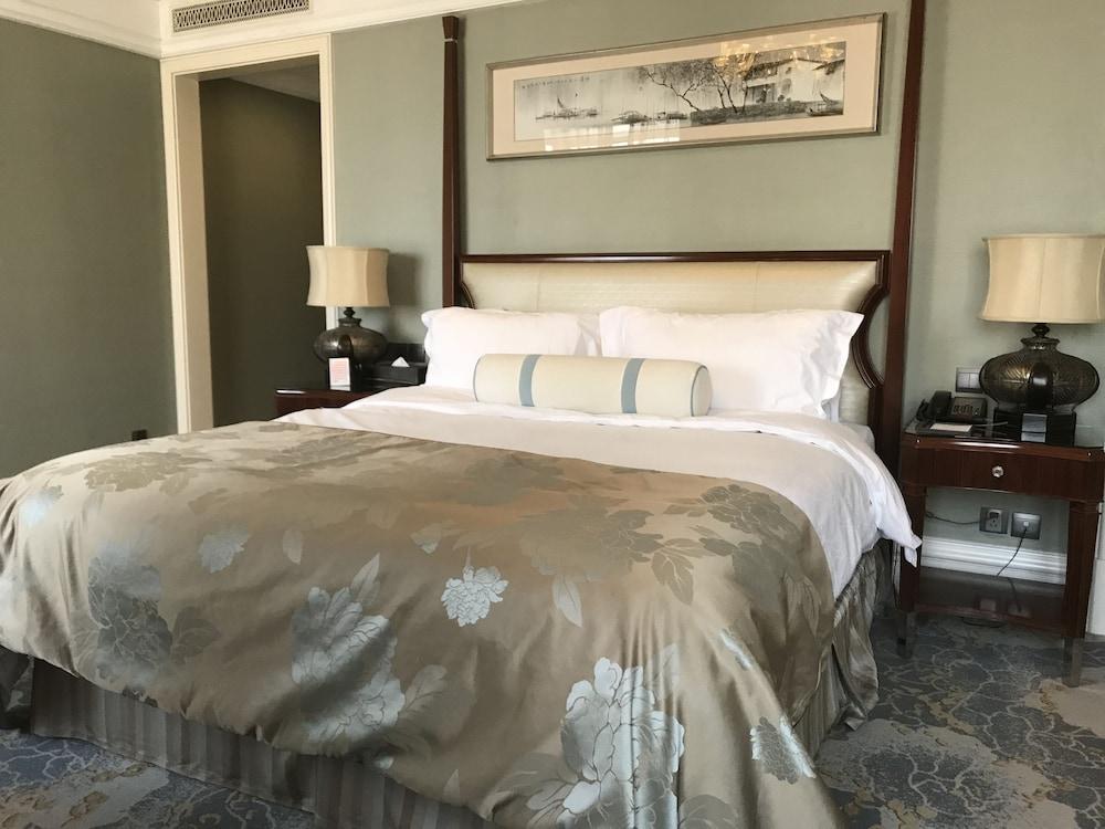 The Bund Riverside Hotel