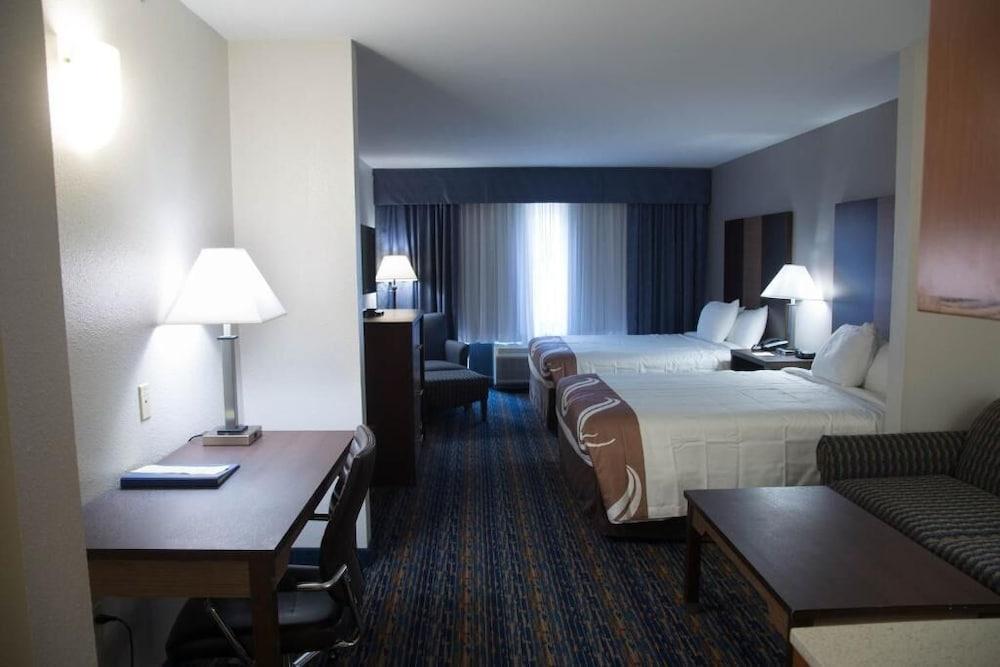 Crossroads Inn And Suites