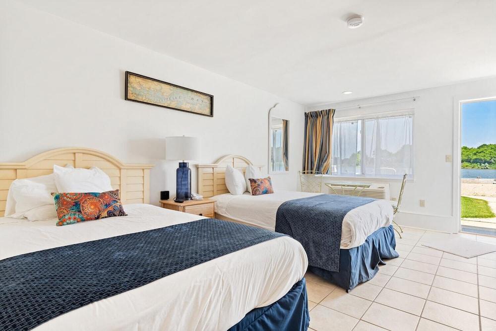 Lowes Wharf Marina Inn