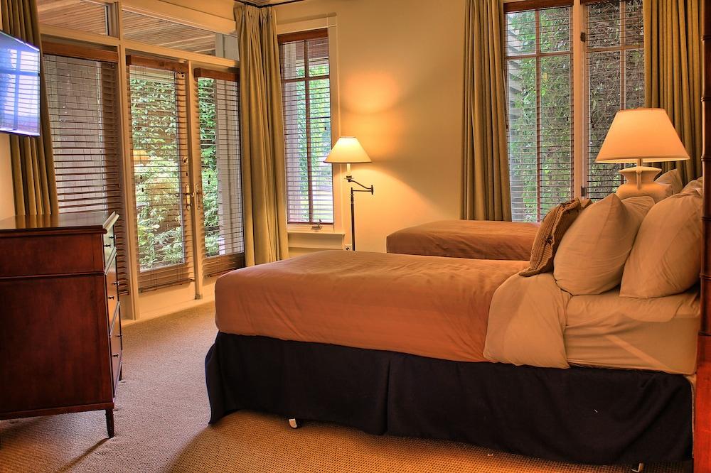 Poets Cove Resort & Spa