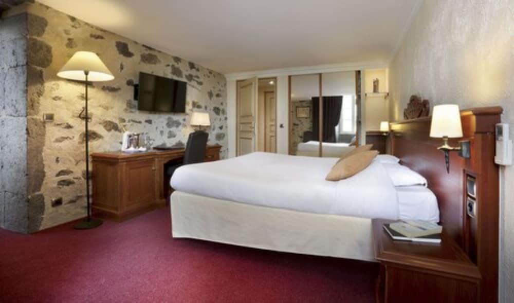 Chateau des Comtes de Challes