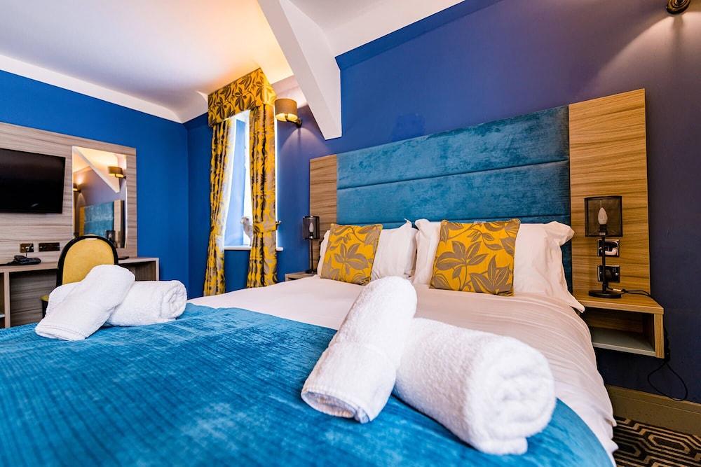 Stonecross Manor Hotel