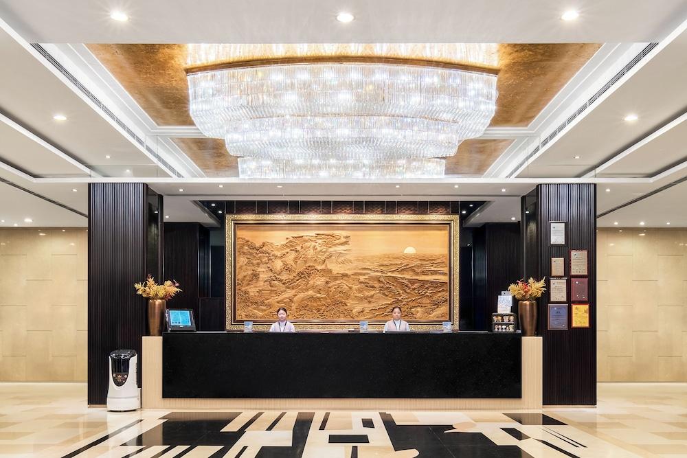 HOTEL EMPEROR - MACAU