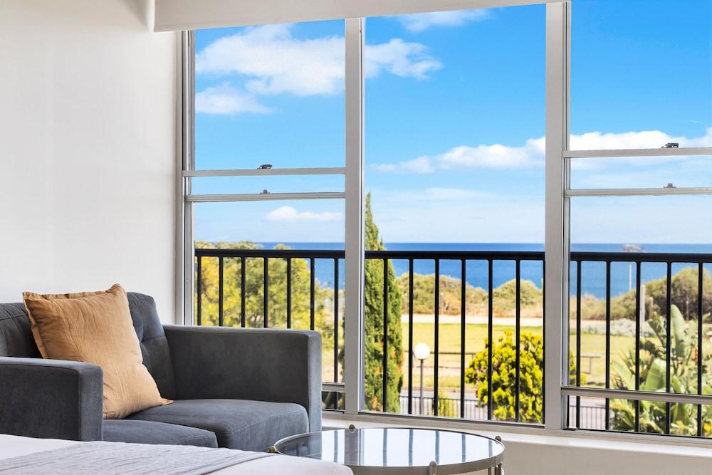 COAST motel and apartments