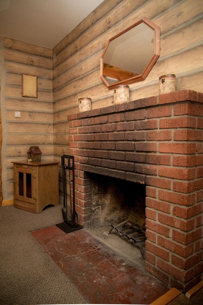 Golden Bear Cottages