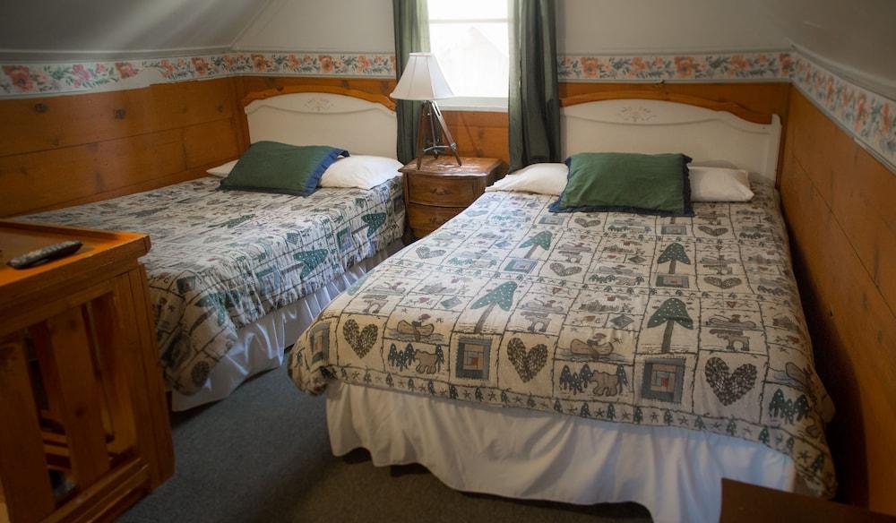 Golden Bear Cottages