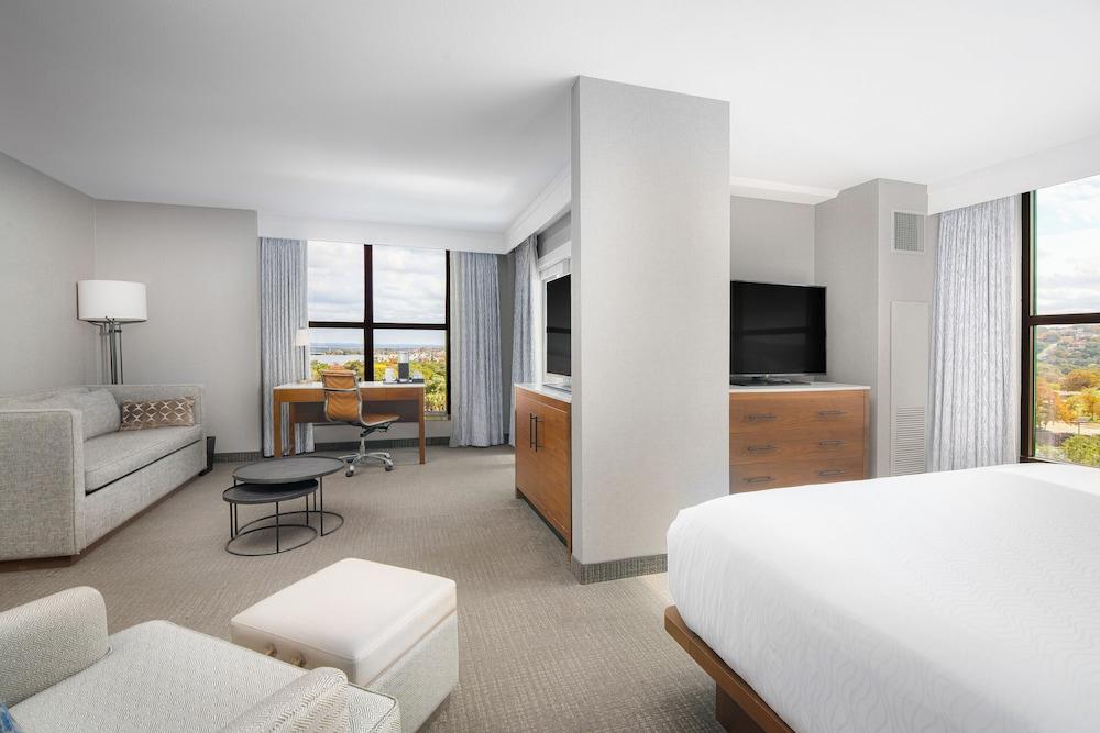 Horseshoe Bay Resort