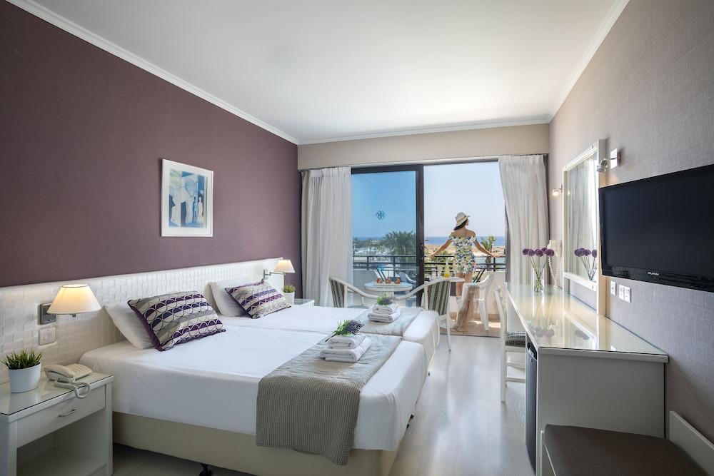 Pavlo Napa Beach Hotel