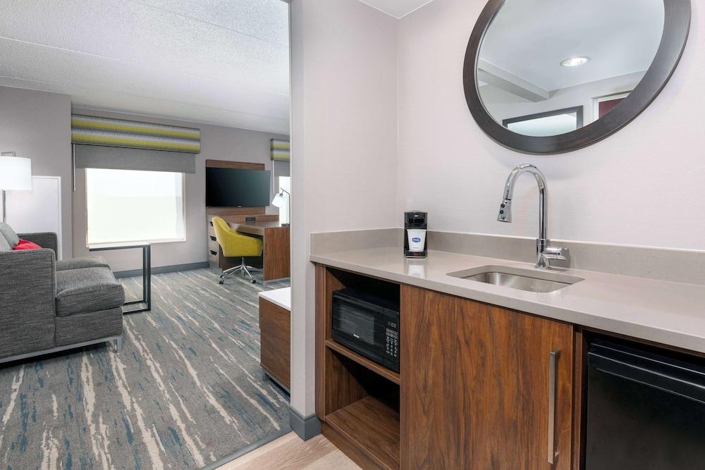 Hampton Inn & Suites Cleveland-Beachwood