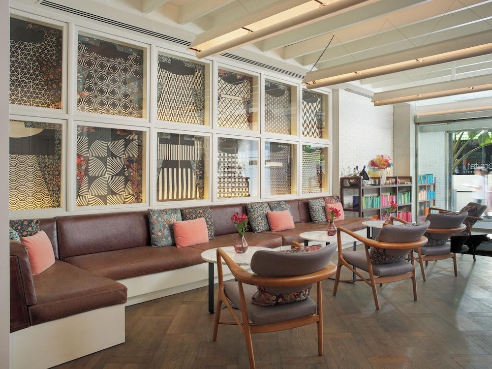 H10 Universitat Hotel