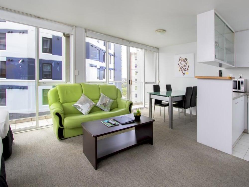 Crown on Cintra Lane