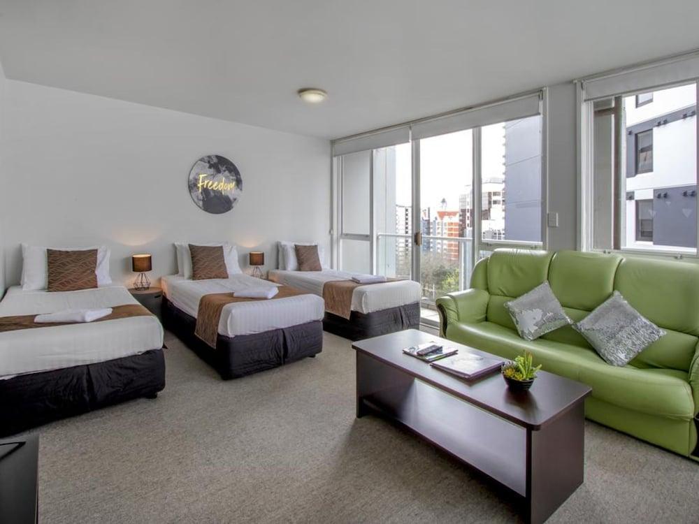 Crown on Cintra Lane