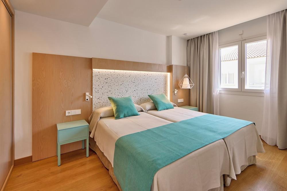 Universal Aparthotel Elisa