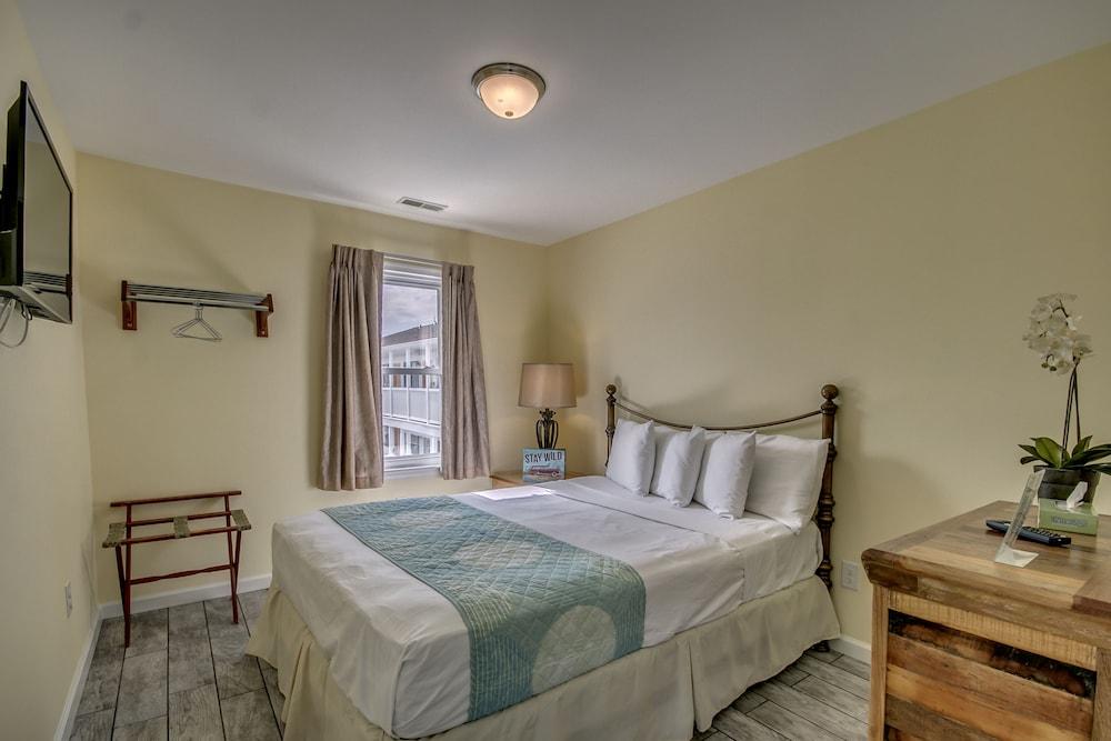 Daytona Inn And Suites