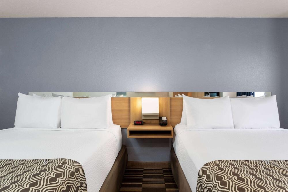 Microtel Inn & Suites by Wyndham Zephyrhills