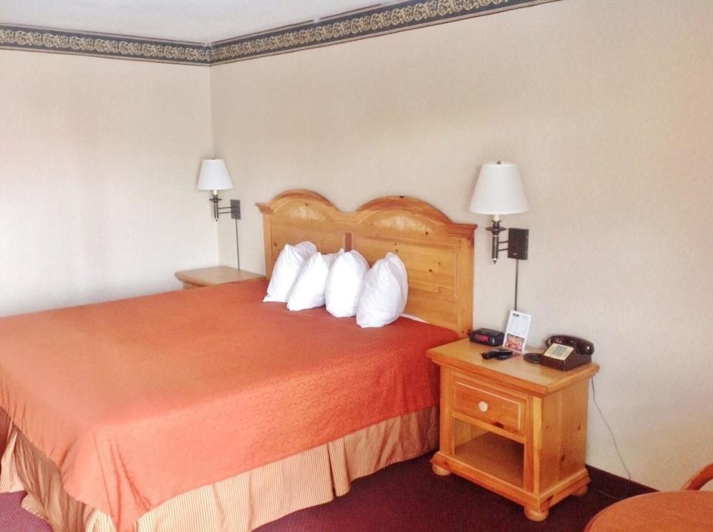 Motel 6 Clarksville, TN