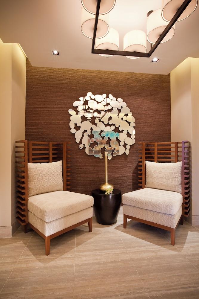 JA Palm Tree Court, Dubai