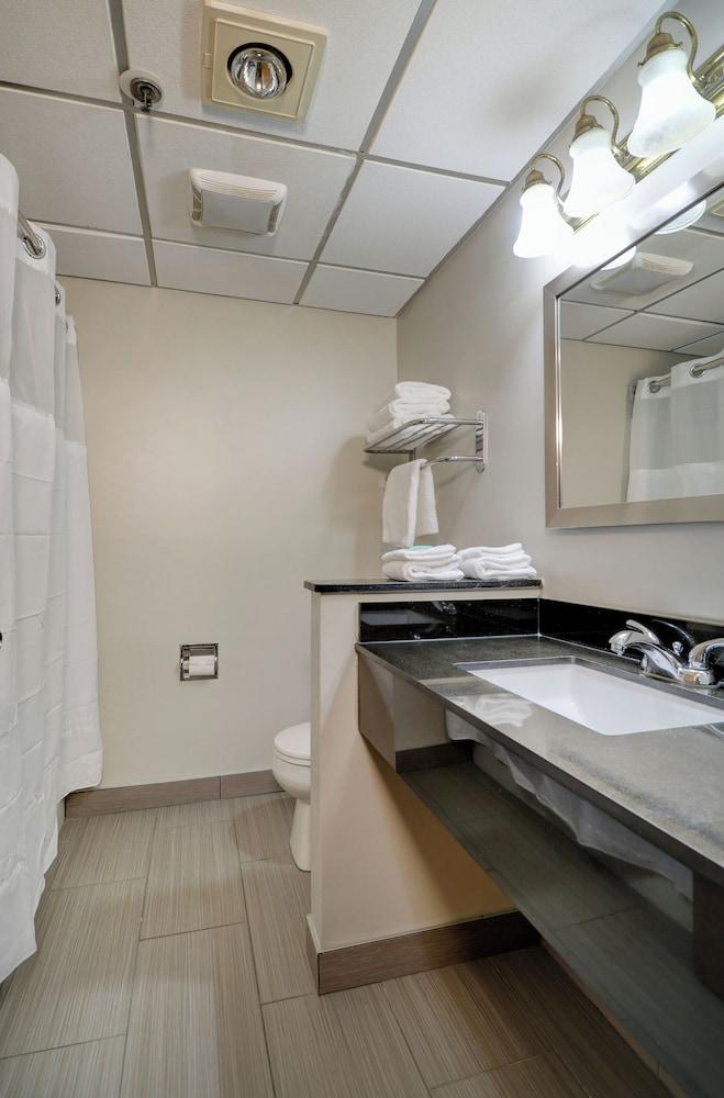 Anchorage Inns And Suites