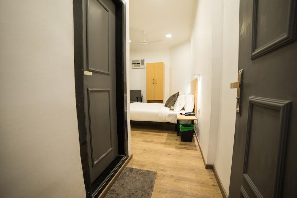 Hotel Highway Residency