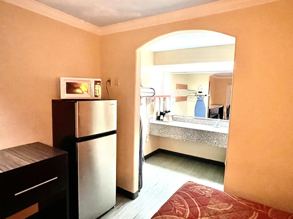 Luxury Inn & Suites Liberty