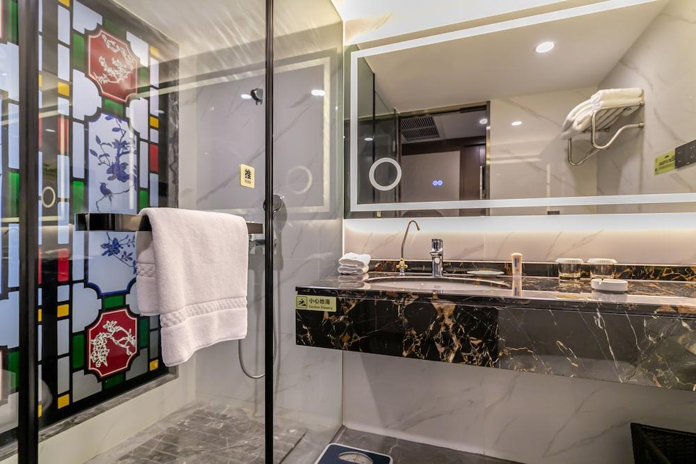 Guangdong Victory Hotel - Free shuttle bus to exhibition center during Canton Fair