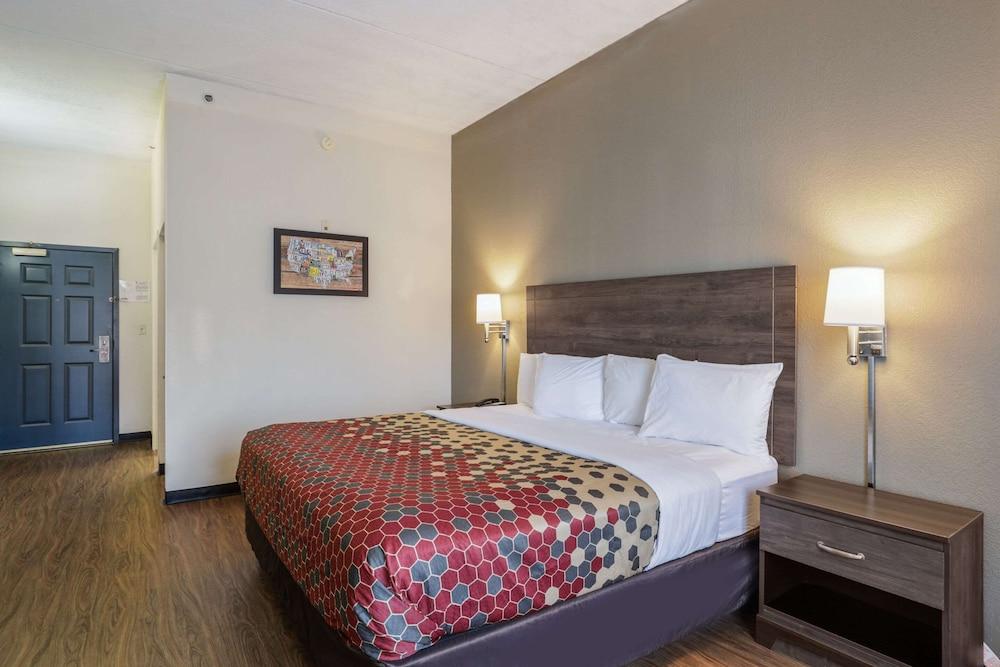 Econo Lodge Inn & Suites Marianna South