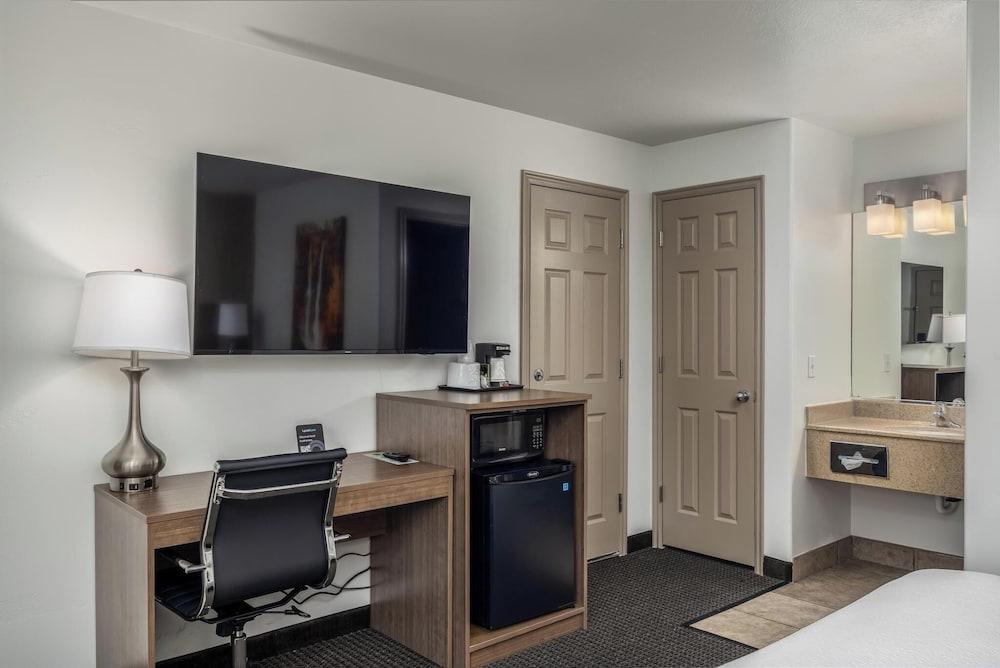 St. George Inn & Suites