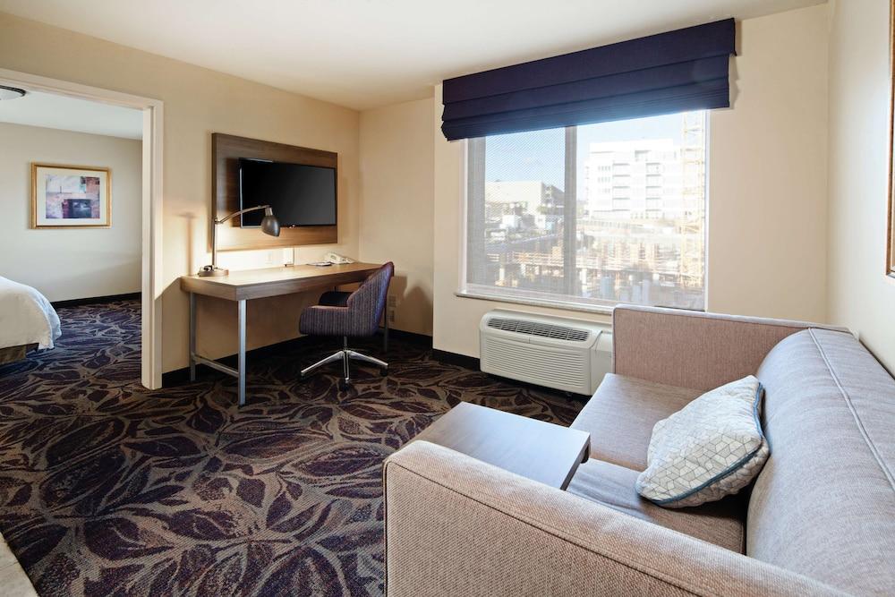 Hampton Inn & Suites Bremerton