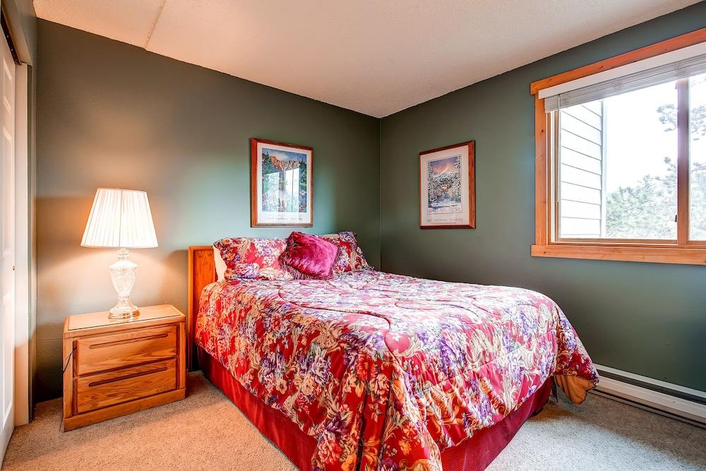 Trails End Condominiums by Ski Country Resorts