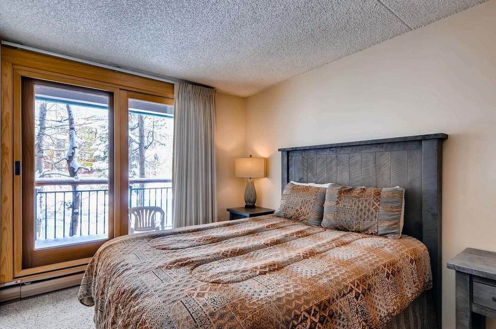 Trails End Condominiums by Ski Country Resorts