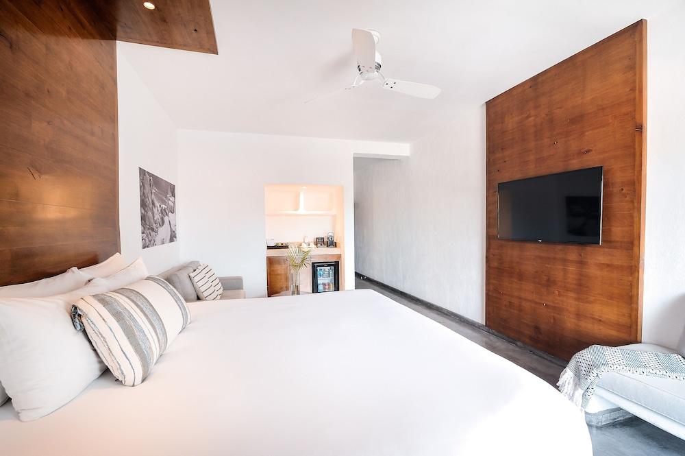 Bahia Hotel & Beach House