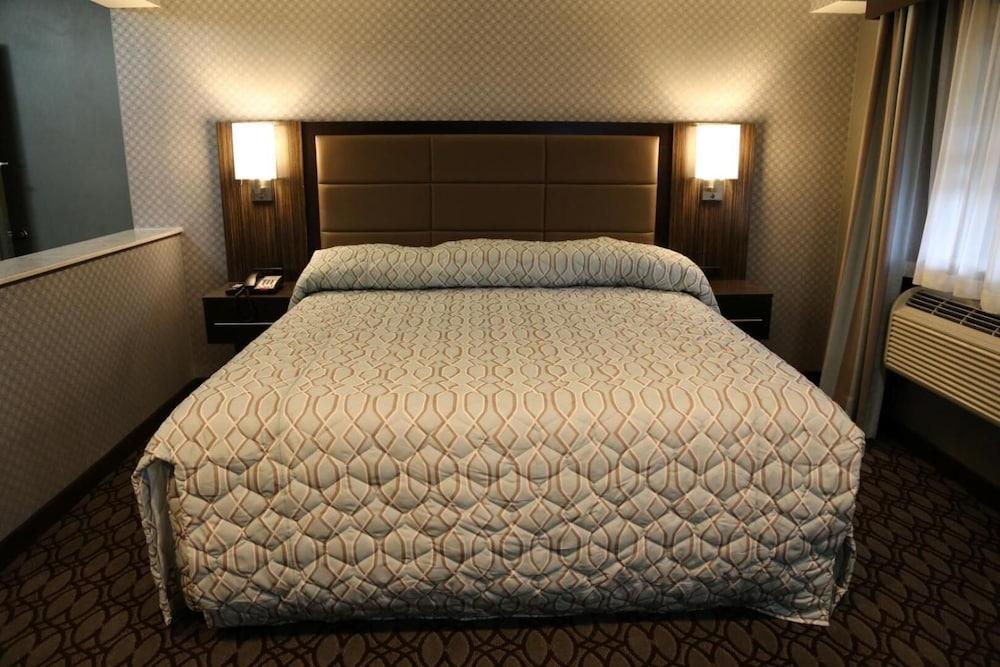 Red Carpet Inn Elmwood Park