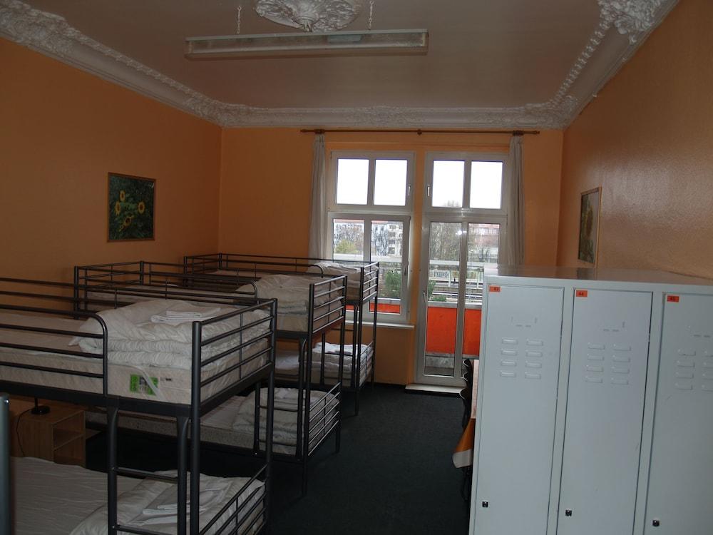 HappyGoLucky Hotel & Hostel