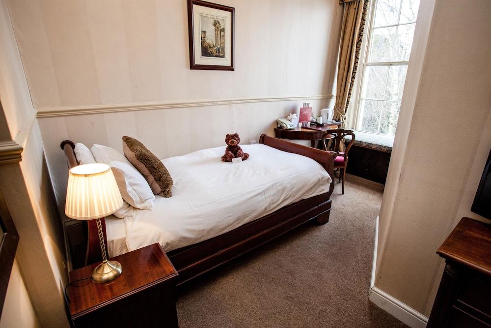 Clarence Court Hotel