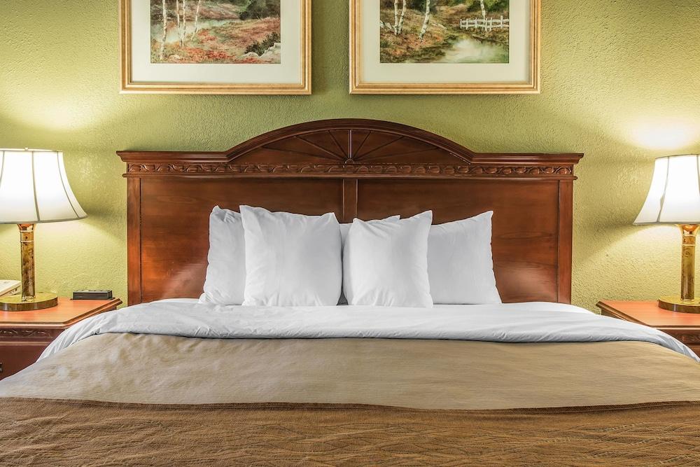 Quality Inn & Suites Ann Arbor Hwy 23