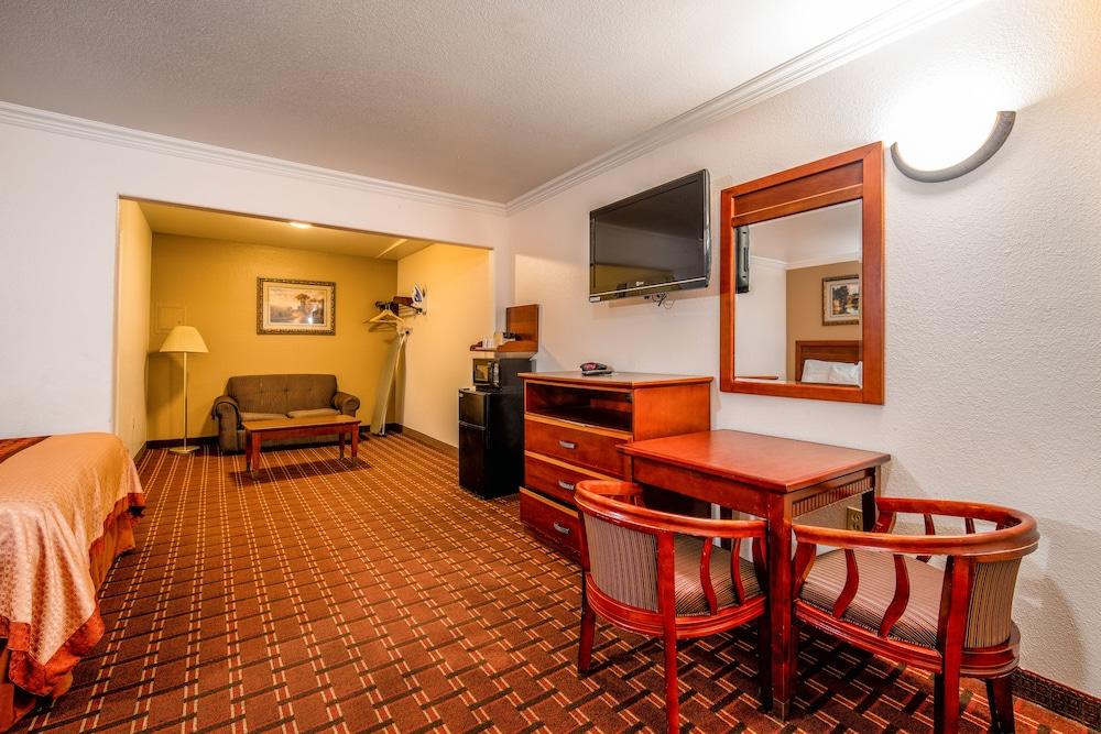 Regency Inn & Suites