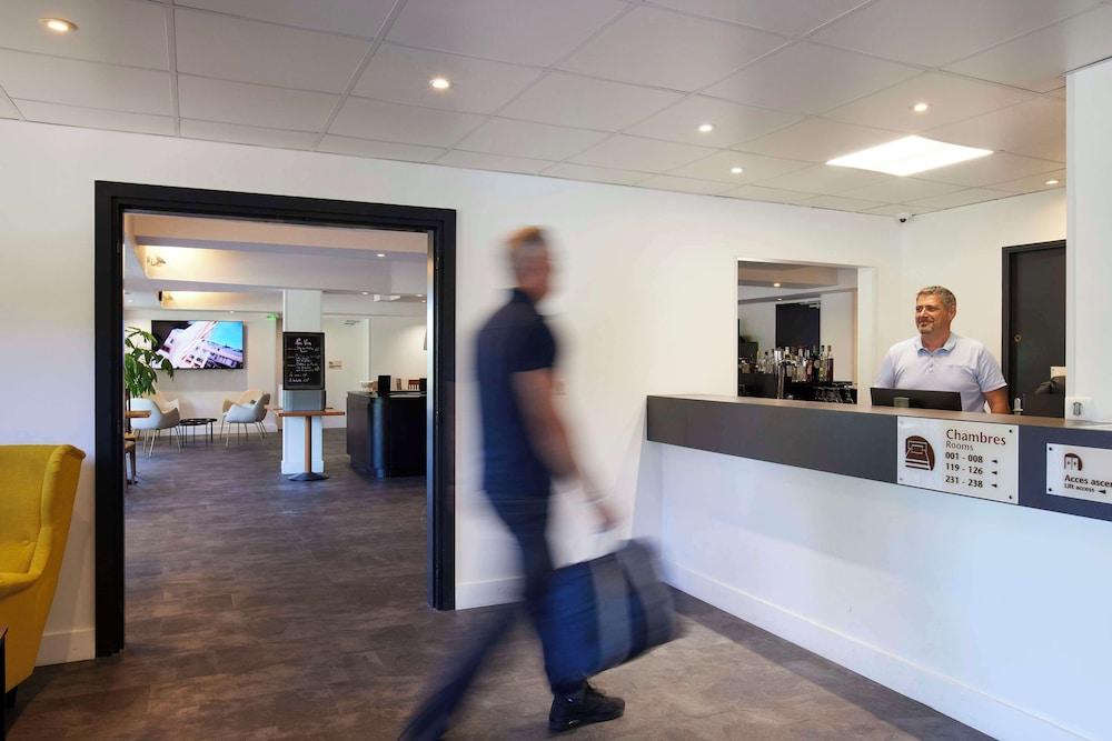 Hôtel, restaurant Kyriad Fréjus