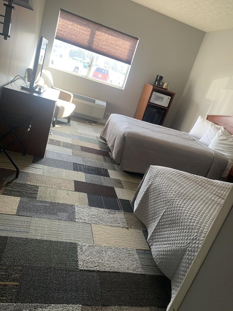 Commodore Perry Inn and Suites