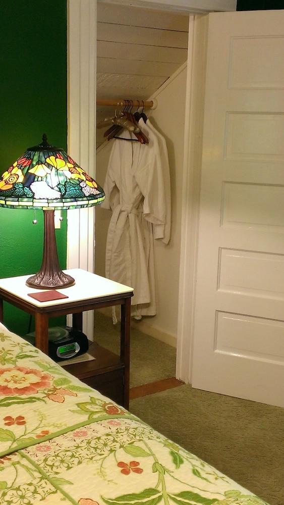 Kangaroo House B&B on Orcas Island