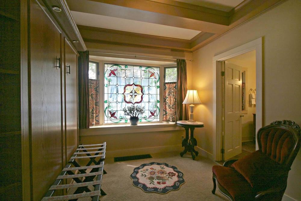 Kangaroo House B&B on Orcas Island